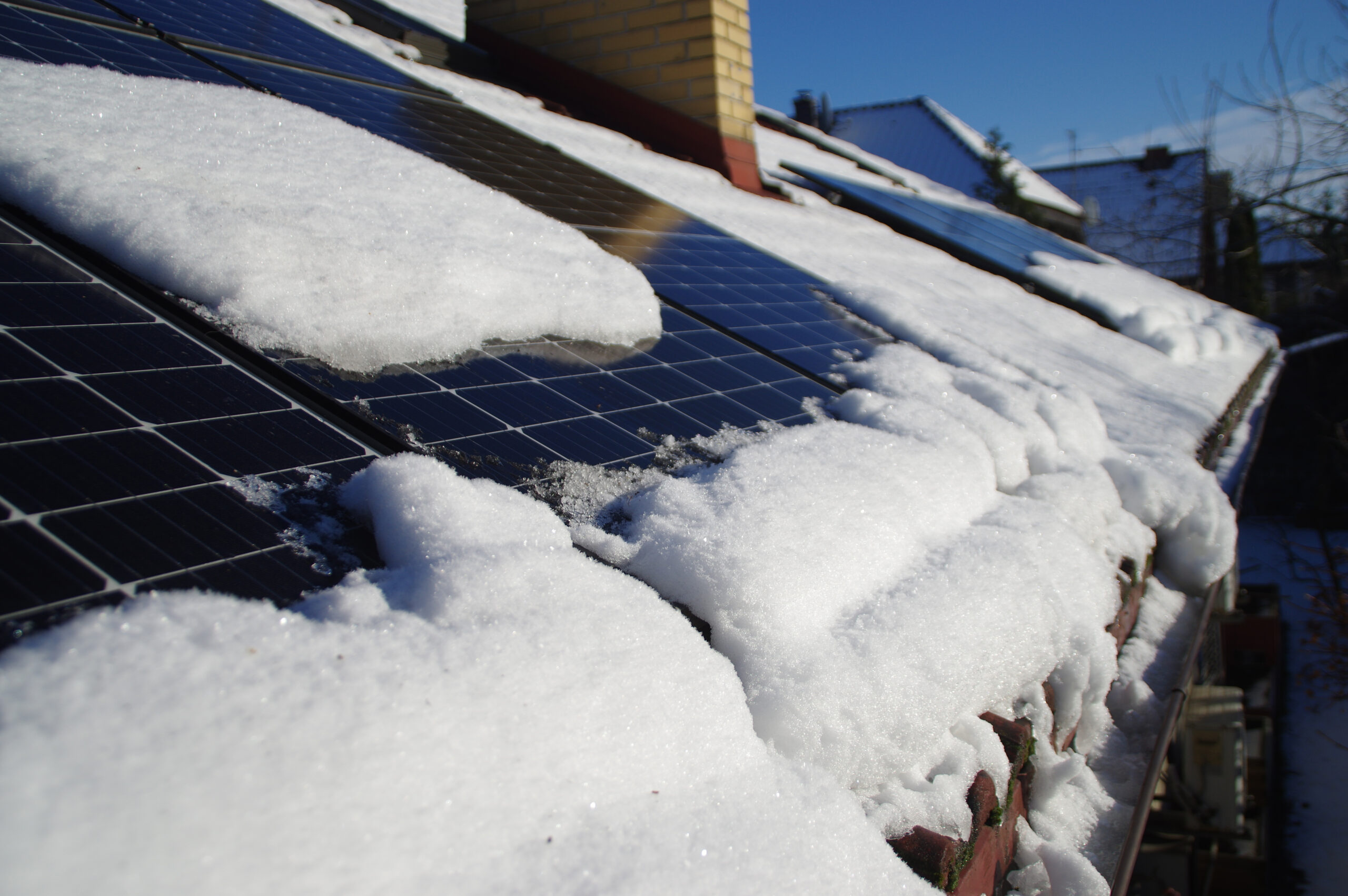 Prévention des problèmes de glace et de neige sur votre toiture : conseils pratiques